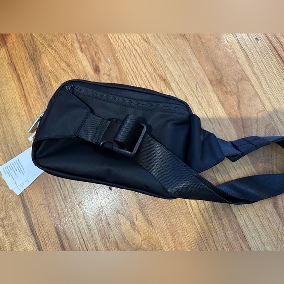 ⚡️NWT⚡️ Lululemon Everywhere Belt Bag Large - Picture 4 of 5